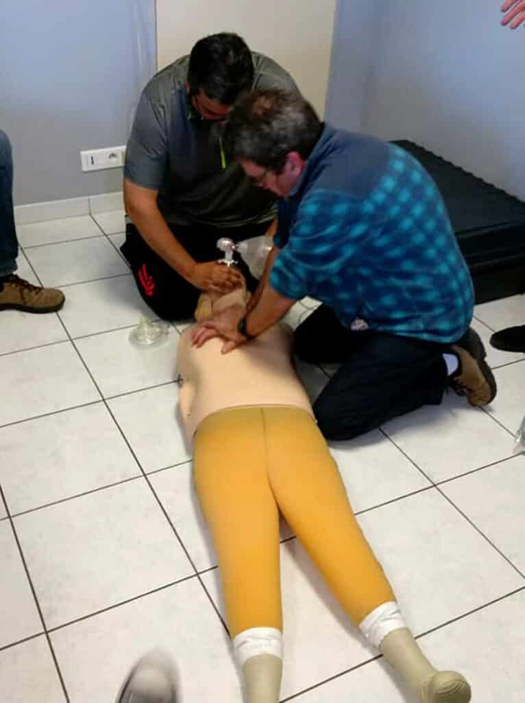 Massage cardiaque sur le mannequin, exercice RIFAP - AixPlo février 2020