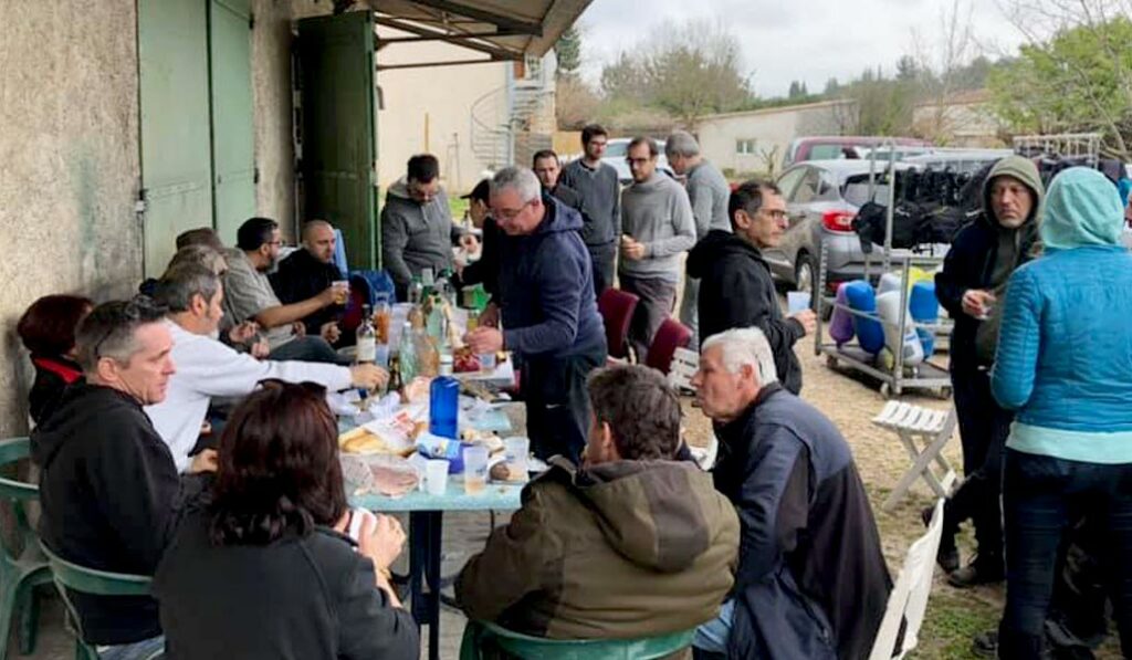 Un bon repas avec l'ensemble des menbres du club - AixPlo février 2020